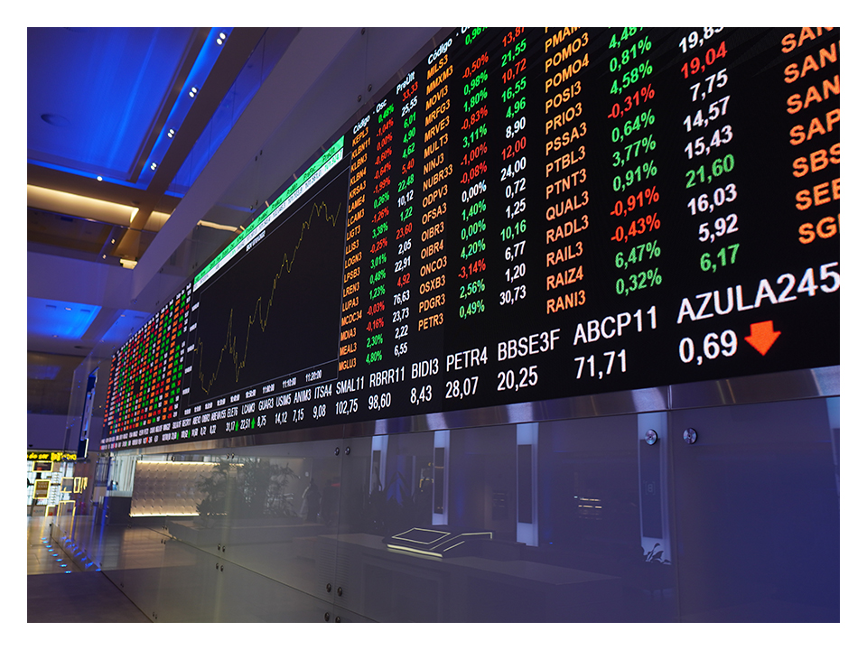 Màn Hình Chứng Khoán LED All-In-One Là Giải Pháp Không Thể Thiếu Cho Sàn Giao Dịch: Hiển Thị Siêu Tốc, Liền Mạch, Vận Hành 24/7, Tối Ưu Dữ Liệu Thị Trường Thời Gian Thực.